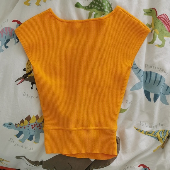 Wilfred top with a cute cut out - Picture 7 of 7